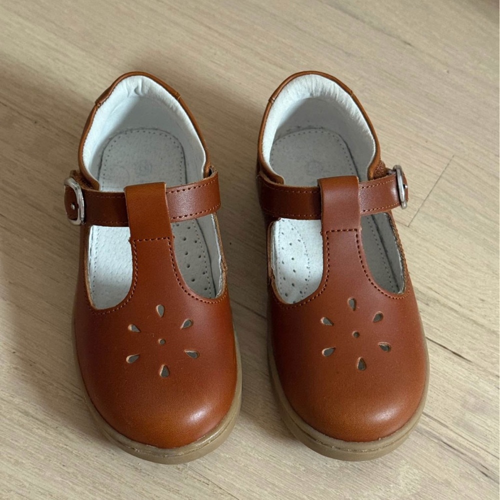 L’Amour Chelsea T-Strap Mary Jane in Color Cognac- Size 11 - Brand New